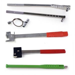 Manual tire fitting tool